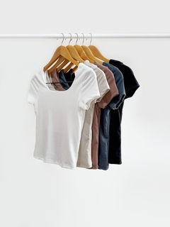 Remera cuello U