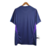 Camisa de treino masculina da seleção argentina, com um design moderno e elegante, predominantemente em azul escuro. A peça apresenta detalhes em roxo nas laterais, destacando-se pela sua qualidade e conforto.