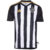 Camisa do Atlético Mineiro I 2025/26 para torcedores masculinos, apresentando um design moderno com listras verticais em preto e branco, detalhes em dourado e o logo do time em destaque.
