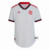Camisa feminina do Flamengo II 2022/23, predominantemente branca com detalhes em vermelho e preto.