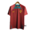 Camisa de treino da seleção de Portugal para torcedores, apresentando um design em vermelho vibrante com detalhes em verde. O logotipo da Nike se destaca na parte frontal, ideal para fãs do futebol.