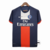 Camisa retrô do Paris Saint-Germain (PSG) da temporada 2013/14, com detalhes em azul marinho e vermelho, logo da Nike e do patrocinador Fly Emirates.