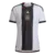 Camisa masculina da seleção da Alemanha, modelo 2022/23, com design em preto e branco e escudo da equipe.