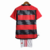 Kit infantil do Flamengo 2023/24, composto por camisa vermelha com listras pretas e calção branco com detalhes vermelhos.