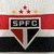 Detalhe da camisa feminina do São Paulo para a temporada 2024/25, com o escudo do time e estrelas acima.