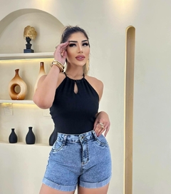 Short Jeans Feminino com Lycra Marmorizado.