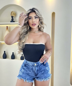 Short Jeans Feminino Cintura Desfiado na internet