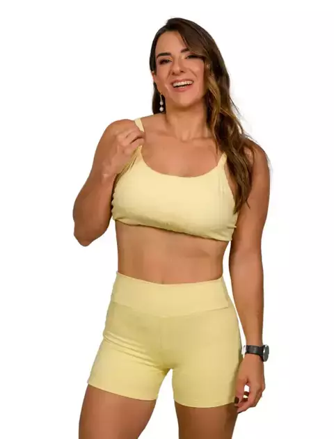 SHORTS EMPINA BUMBUM AMRAP AMARELO