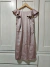 VESTIDO DE SATÉN CON VOLANTES Y ESCOTE