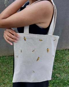 Ecobag Bordada com Abelhas e Frase