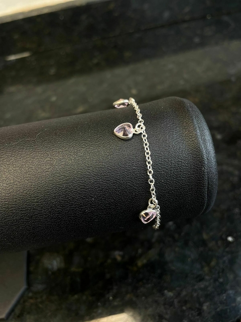 Pulseira de prata 925 com berloques em forma de coração.