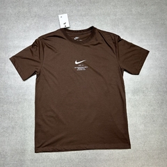 CAMISETA SWOOSH BY NK na internet