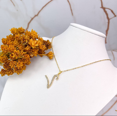 COLAR INICIAL DOURADO COM PEDRAS - comprar online