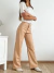 Pantalon cuerina con bolsillos traseros con cierre y boton Olivia