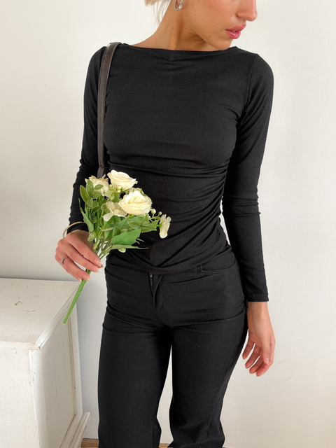 Remera morley soft escote bote y frunce en delantero Strutt - comprar online