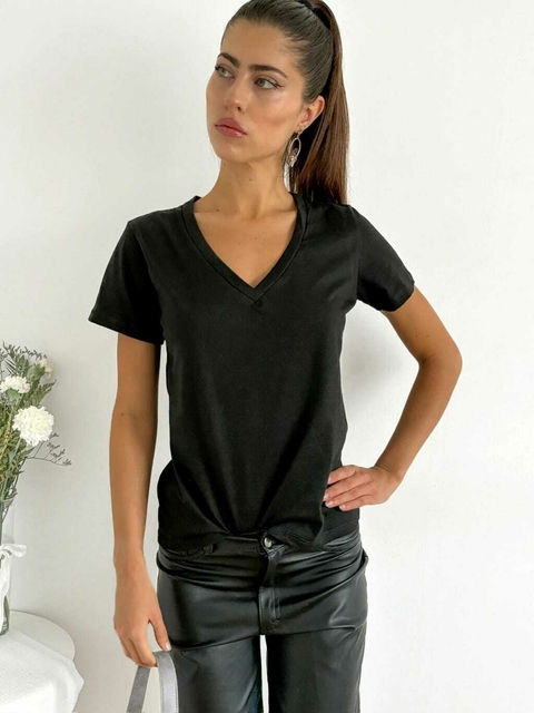 Remera lisa escote "V" Virtual - comprar online
