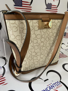 CALVIN KLEIN - Bolsa CK Bucket - Médio - Encantos da América