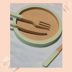 Set de plato y cubiertos(tenedor, cuchillo y cuchara) en internet