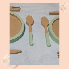 Set de plato y cubiertos(tenedor, cuchillo y cuchara)