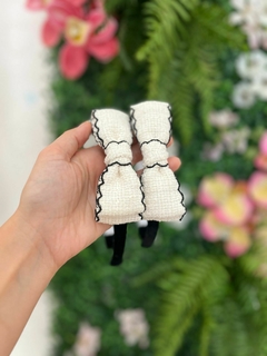 TIARA COM LAÇO EM TWEED OFF WHITE