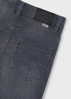 Pantalón de mezclilla entallado niño en internet