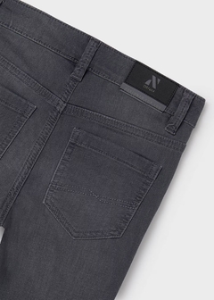 Pantalón de mezclilla entallado chico - tienda en línea