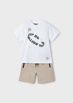 Conjunto bermuda y camiseta texto niño en internet