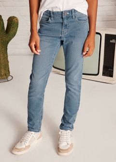 Pantalón vaquero ajustado chico - comprar en línea
