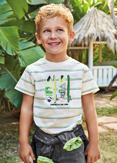 Playera con motivos bordados de algodón sostenible para niño