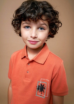 Polo estampado trasero Better Cotton chico - comprar en línea