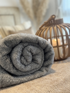 Manta corderito. Gris. 1,60 x 1,40. - comprar online