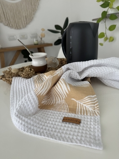 REPASADOR blanco con guarda estampada color maiz en internet