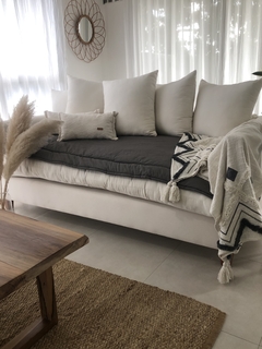 PILLOW. 2 x 0,85 cm. GRIS TOPO.