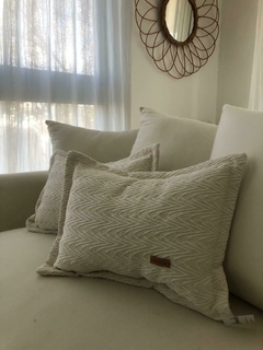 FUNDA ALMOHADON BORDADO. ONDAS 50 X 30 - tienda online