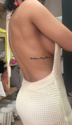 VESTIDO DE HILO CALADO CON ESPALDA DESCUBIERTA en internet