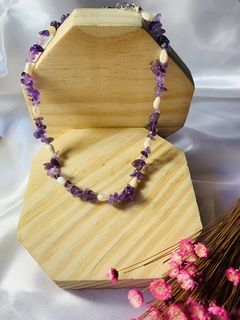 CHOKER DE AMETISTA COM MADREPÉROLA GOTA