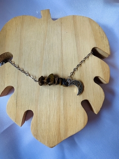 PULSEIRA DE OLHO DE TIGRE AÇO INOX COM PINGENTE DE MEIA LUA na internet