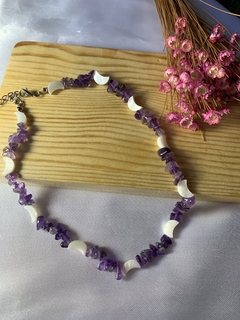 CHOKER DE AMETISTA COM LUA DE MADREPÉROLA na internet
