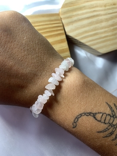 PULSEIRA DE QUARTZO ROSA - PEDRA DO AMOR E RELACIONAMENTOS na internet