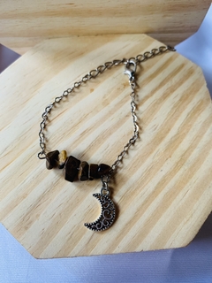 PULSEIRA DE OLHO DE TIGRE AÇO INOX COM PINGENTE DE MEIA LUA - comprar online
