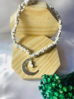 CHOKER DE CASCALHO DE CRISTAIS COM MEIA LUA
