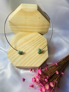 CHOKER DE METAL COM QUARTZO VERDE