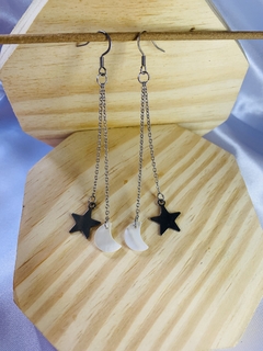 PAR DE BRINCOS - PENDURADO ESTRELA E MEIA LUA MADREPÉROLA - AÇO INOX - Ohana Gaia