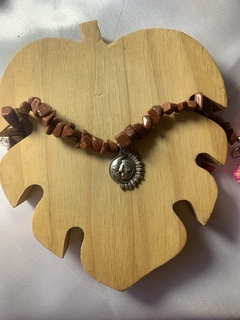 PULSEIRA DE PEDRA DO SOL COM PINGENTE DE SOL E LUA na internet