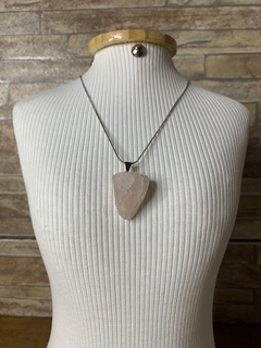 COLAR AFRODITE QUARTZO ROSA PEDRA BRUTA - Ohana Gaia