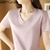 Imagem do Camiseta manga curta com decote em v feminina 100% algodão mercerizado, cor lis