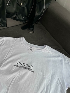 REMERONES "MAN OR MACHINE" (BLANCO) en internet