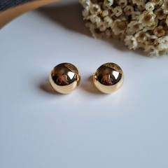 BRINCO MEIA BOLINHA LISA - Bia & Rô Semijoias