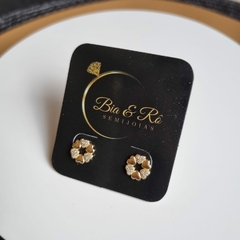 BRINCO FLOR 6 CORAÇÕES LISOS/CRAVEJADOS - Bia & Rô Semijoias