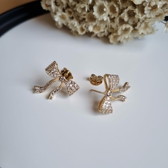 BRINCO LAÇO DE FITA CRAVEJADO C/ZIRCÔNIAS na internet